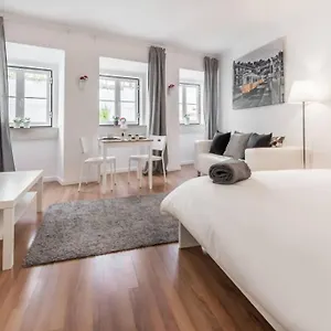 https://lovelisbonapartments-under-a-fig-tree-apartment.hotels-lisbon-portugal.com