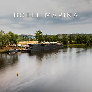 Marina Botel