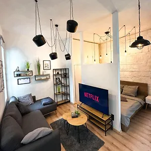 https://urban-studio-with-private-garden-near-andrassy.inbudapesthotels.com